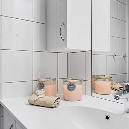 Arendalsuka - 3 Roms Midt I Sentrum Med 6 Soveplasser Og Parkering 아파트 *