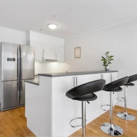 Appartement Arendalsuka - 3 Roms Midt I Sentrum Med 6 Soveplasser Og Parkering Arendal