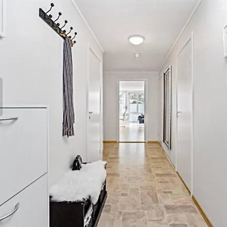 Apartment Arendalsuka - 3 Roms Midt I Sentrum Med 6 Soveplasser Og Parkering Arendal