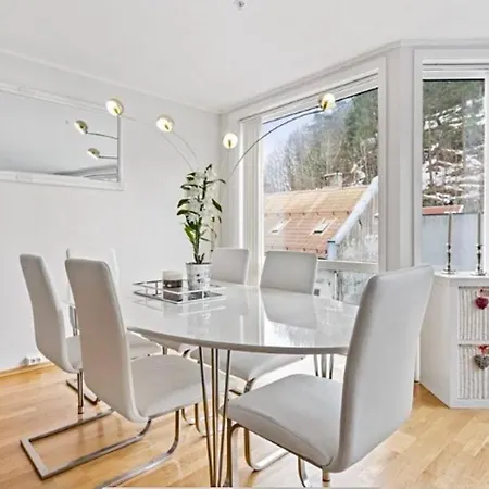 Arendalsuka - 3 Roms Midt I Sentrum Med 6 Soveplasser Og Parkering Daire