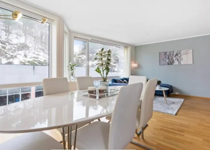 Arendalsuka - 3 Roms Midt I Sentrum Med 6 Soveplasser Og Parkering *