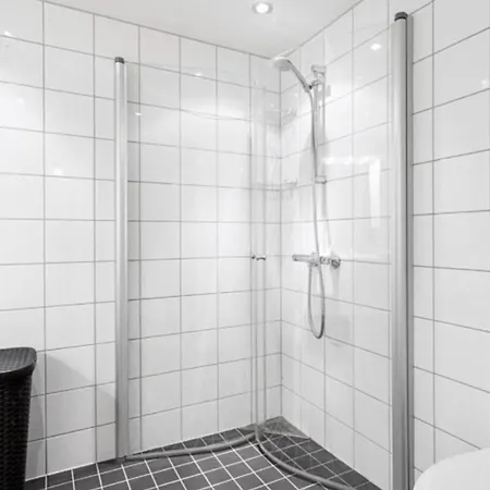 Leilighet Arendalsuka - 3 Roms Midt I Sentrum Med 6 Soveplasser Og Parkering *