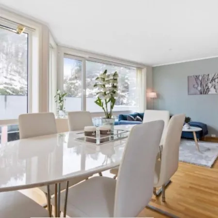 Arendalsuka - 3 Roms Midt I Sentrum Med 6 Soveplasser Og Parkering *