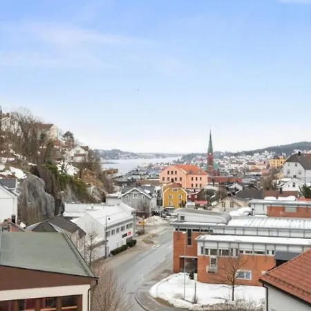 Arendalsuka - 3 Roms Midt I Sentrum Med 6 Soveplasser Og Parkering Leilighet *